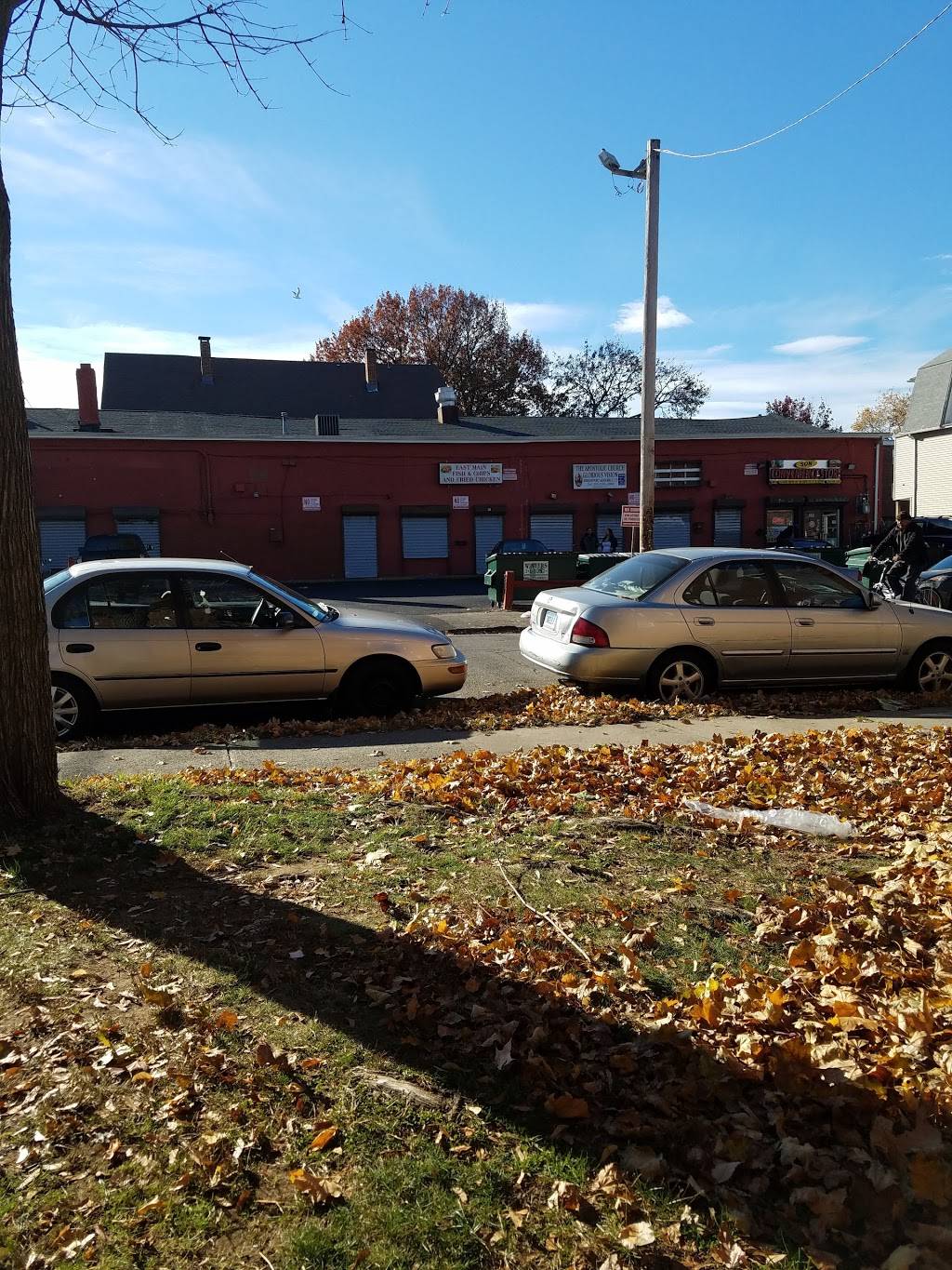 East Maine Fish & Chips | restaurant | 312 Putnam St, Bridgeport, CT 06608, USA | 2033665561 OR +1 203-366-5561