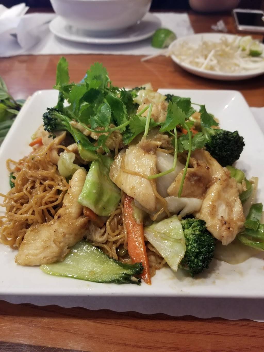 Pho Lantern Cafe | restaurant | 103 E 17th St, Costa Mesa, CA 92627, USA | 9495159090 OR +1 949-515-9090