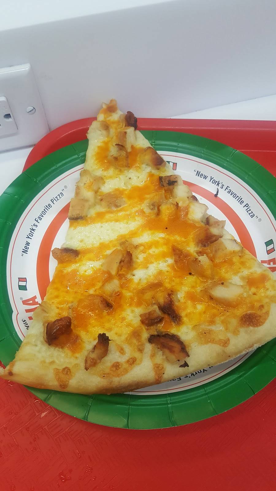 Famous Famiglia | restaurant | 3 Brewster Rd, Newark, NJ 07114, USA | 9736240259 OR +1 973-624-0259