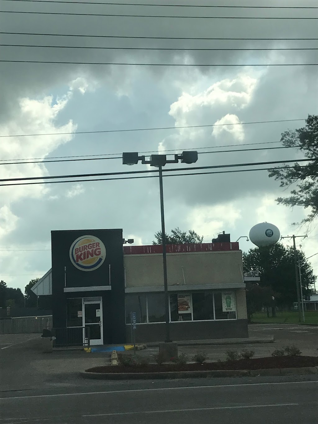 Burger King | restaurant | 1648 MS-1, Greenville, MS 38701, USA | 6625468048 OR +1 662-546-8048