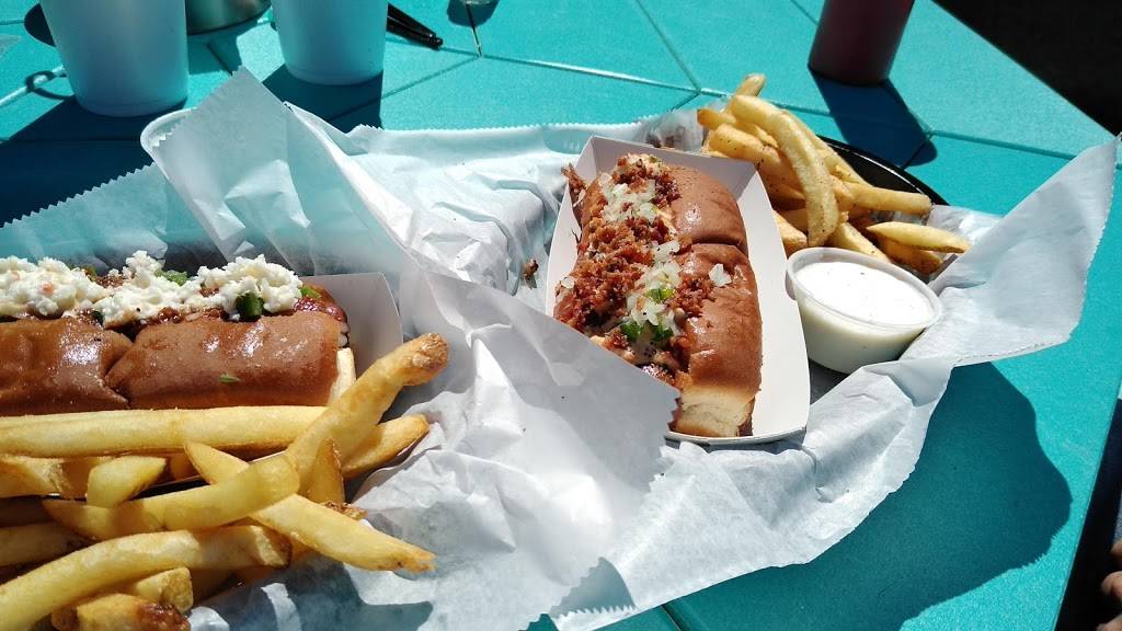 SurfDog Bites & Brews | restaurant | 204 N New River Dr A, Surf City, NC 28445, USA | 9105412358 OR +1 910-541-2358