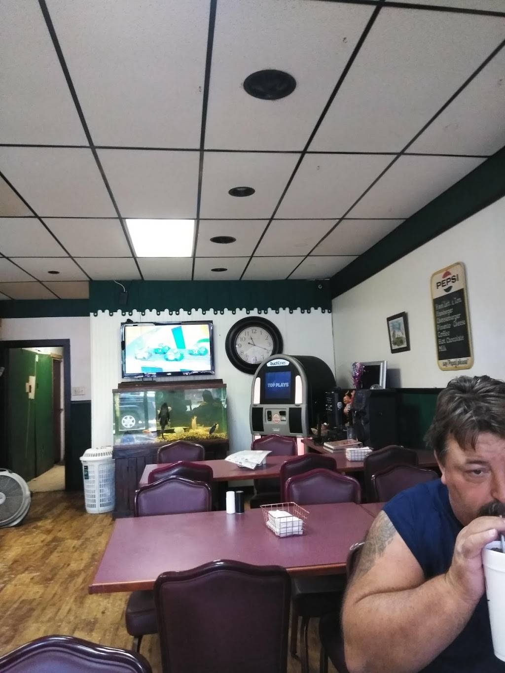 Champs Sports Bar & Grill | restaurant | 103 W Main St, Harleyville, SC 29448, USA | 8434627001 OR +1 843-462-7001