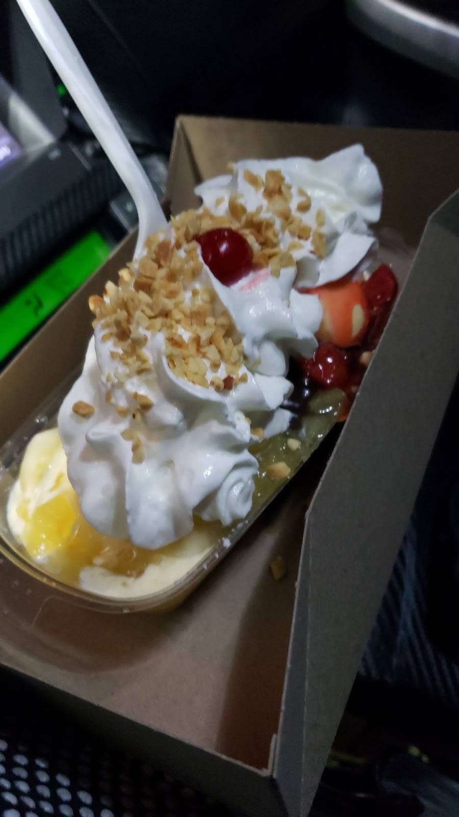 Fosters Freeze | restaurant | 117 E Carson St, Carson, CA 90745, USA | 3108355050 OR +1 310-835-5050