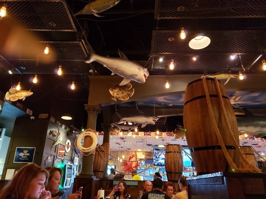 Mr. & Mrs. Crab | restaurant | 2042 Badlands Dr, Brandon, FL 33511, USA | 8136548999 OR +1 813-654-8999