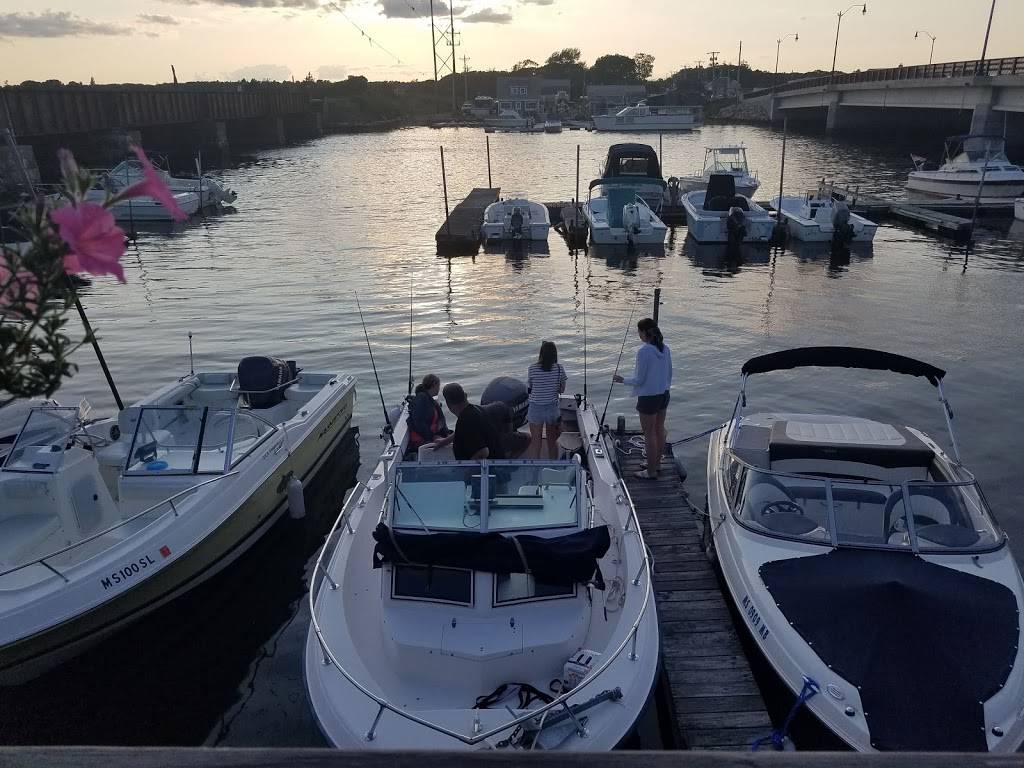 Buzzards Bay Marina | restaurant | 2 Main St, Buzzards Bay, MA 02532, USA | 5087591880 OR +1 508-759-1880
