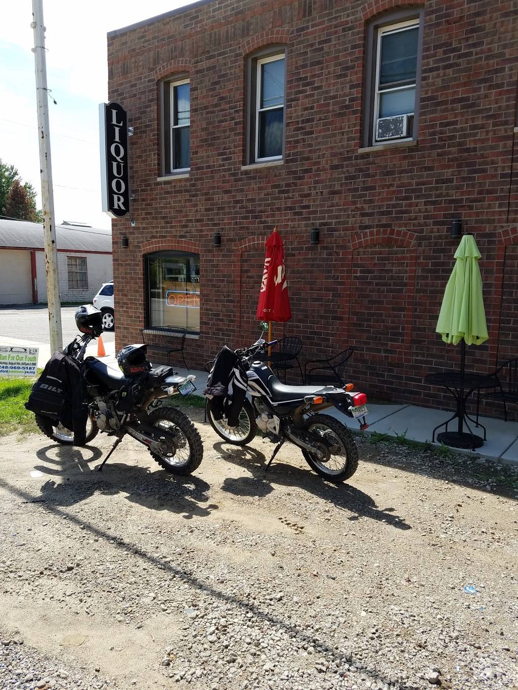 Leonards Market | restaurant | 4 W Elmwood Ave, Leonard, MI 48367, USA | 2486282915 OR +1 248-628-2915