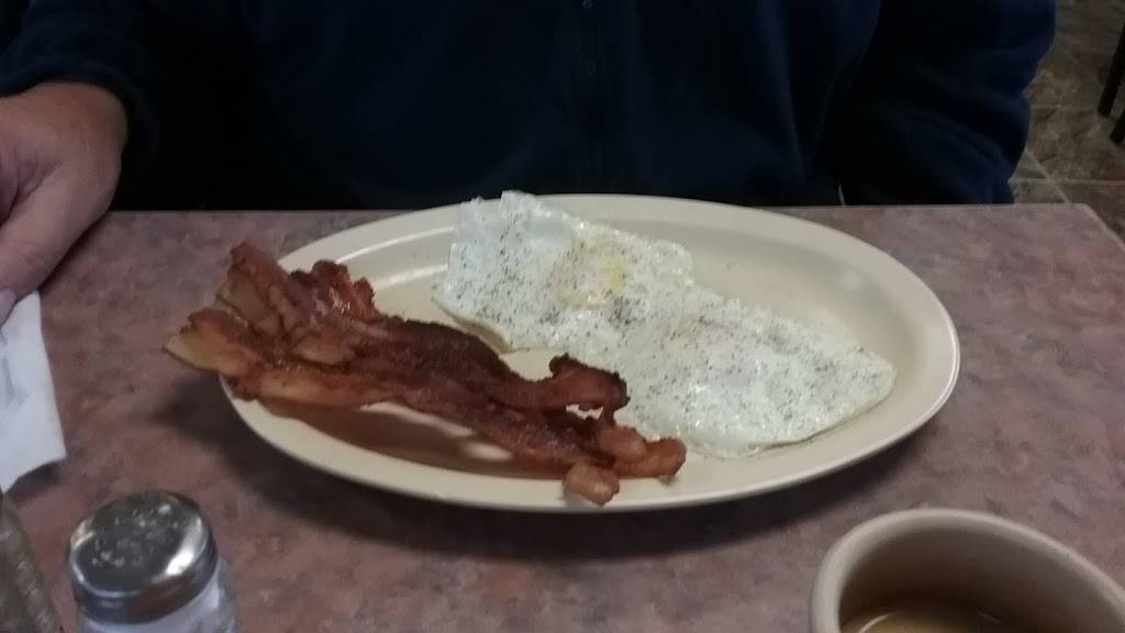 Chucks BBQ | restaurant | 1420 S Park Ave, Herrin, IL 62948, USA | 6189886566 OR +1 618-988-6566