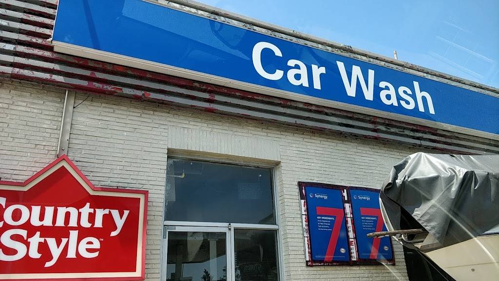 Esso | restaurant | 540 Evans Ave, Etobicoke, ON M8W 2V4, Canada | 4162521112 OR +1 416-252-1112