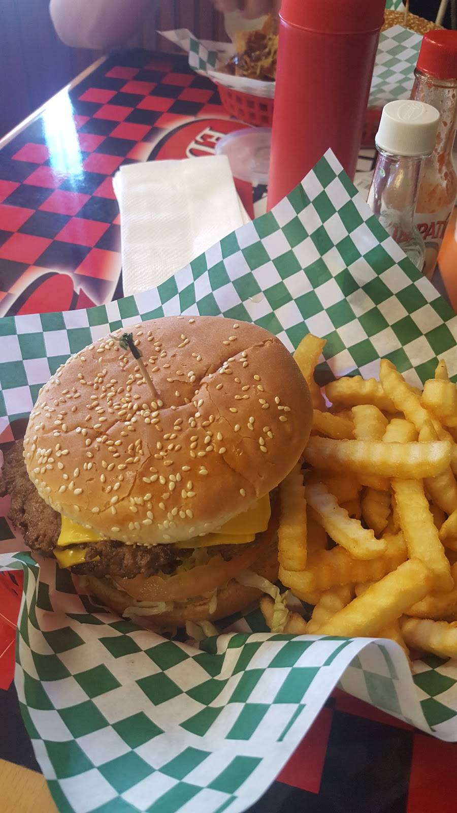 Edys Burgers | restaurant | 11007 Victory Blvd, North Hollywood, CA 91606, USA | 8187530648 OR +1 818-753-0648