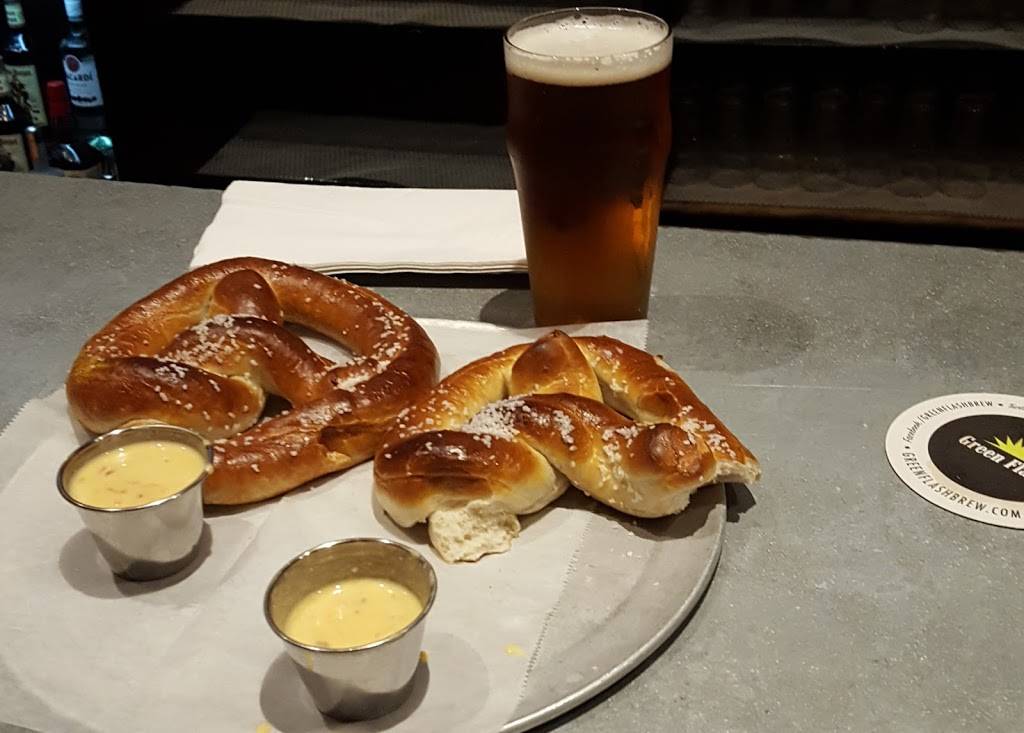 Flying Saucer Draught Emporium | restaurant | 1400 N Germantown Pkwy Suite 114, Cordova, TN 38016, USA | 9017555530 OR +1 901-755-5530