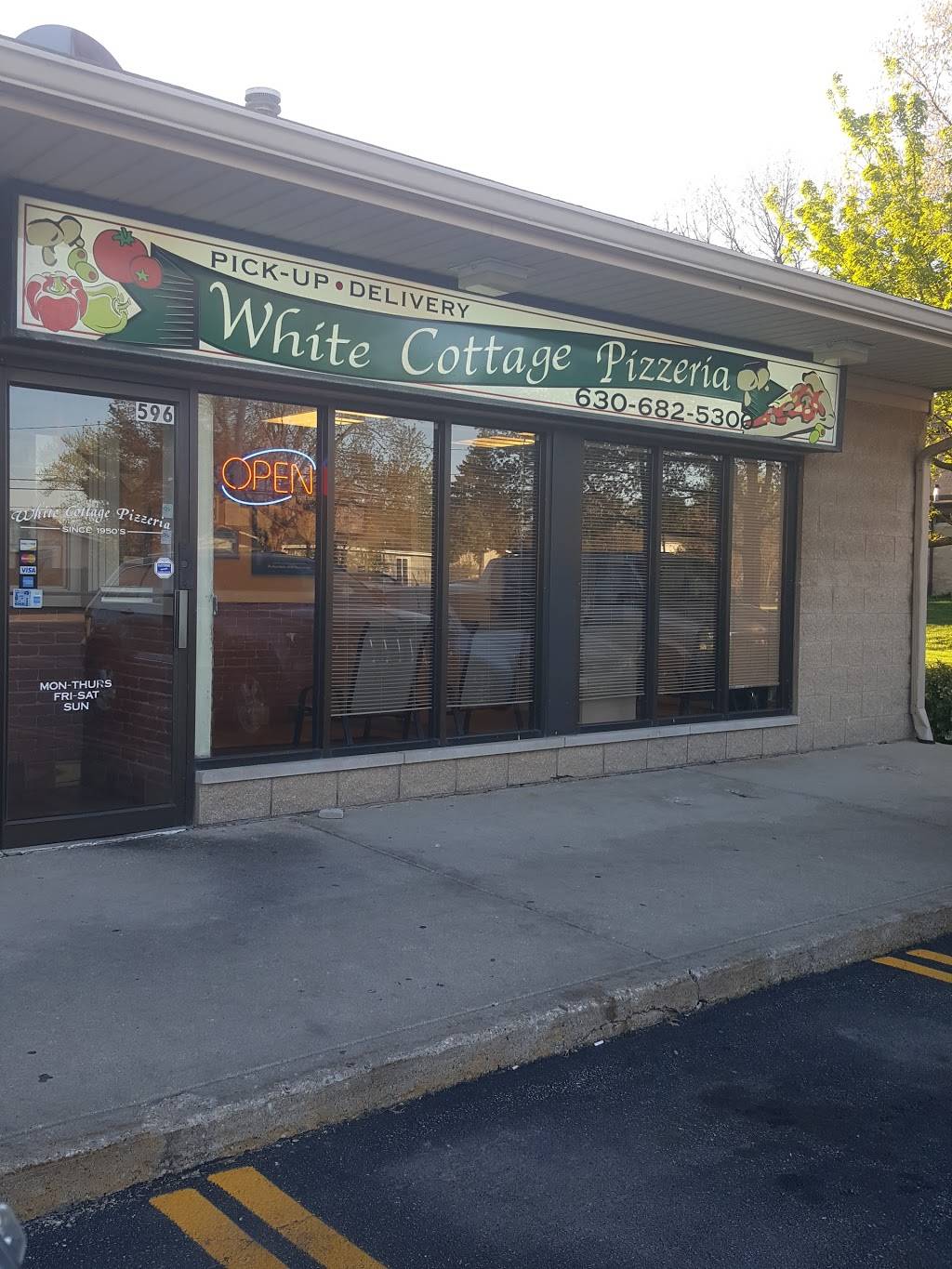 White Cottage Pizzeria | restaurant | army trail and, County Farm Rd, Hanover Park, IL 60188, USA | 6306825300 OR +1 630-682-5300