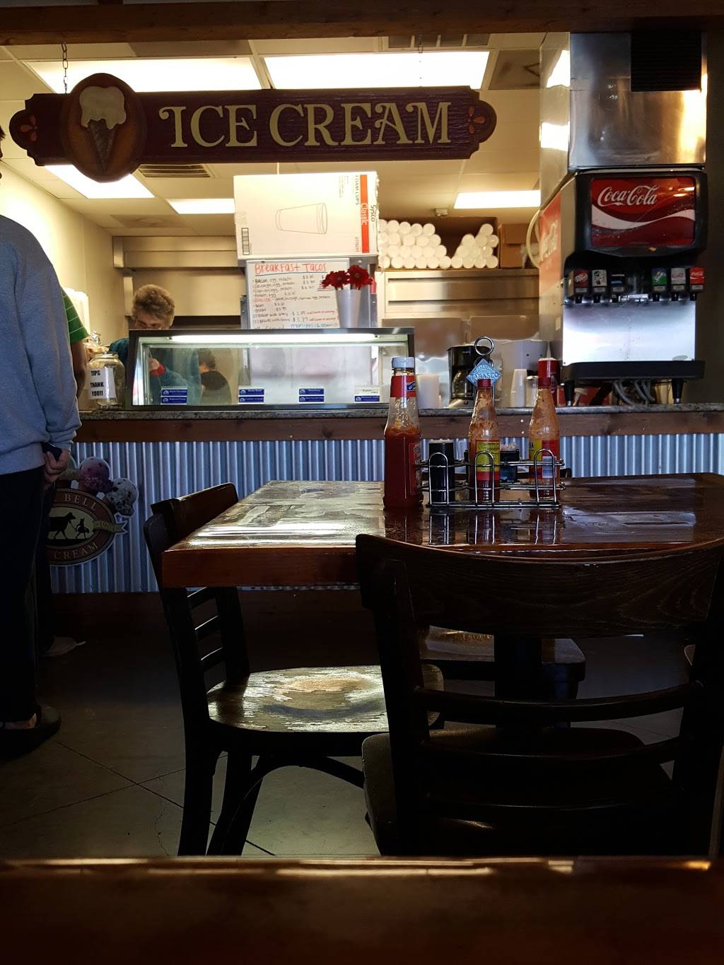 Willies Burgers & BBQ | restaurant | 21018 TX-71, Spicewood, TX 78669, USA | 5122648866 OR +1 512-264-8866