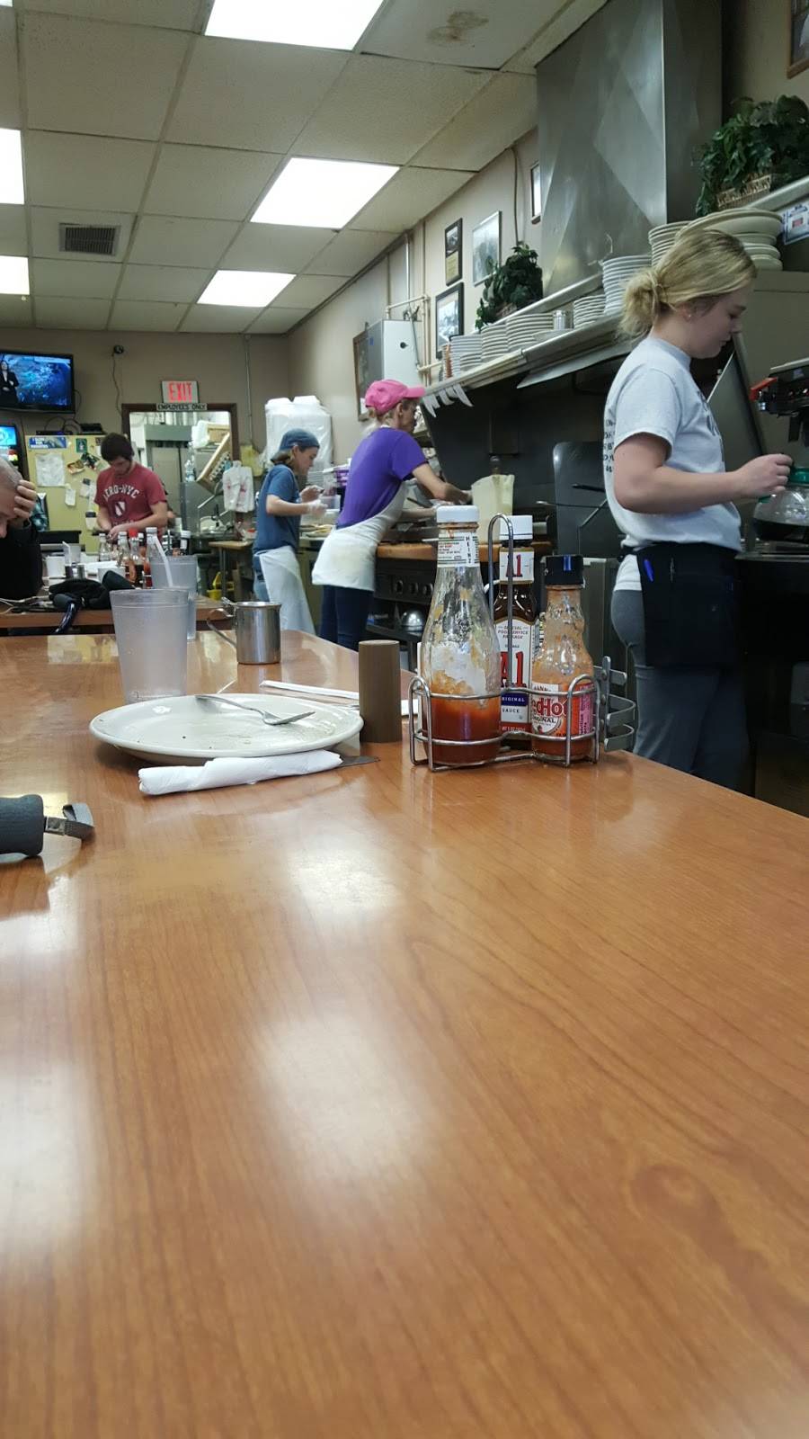 La Ports Pine Restaurant | restaurant | 48 Pine St, Lockport, NY 14094, USA | 7164339756 OR +1 716-433-9756