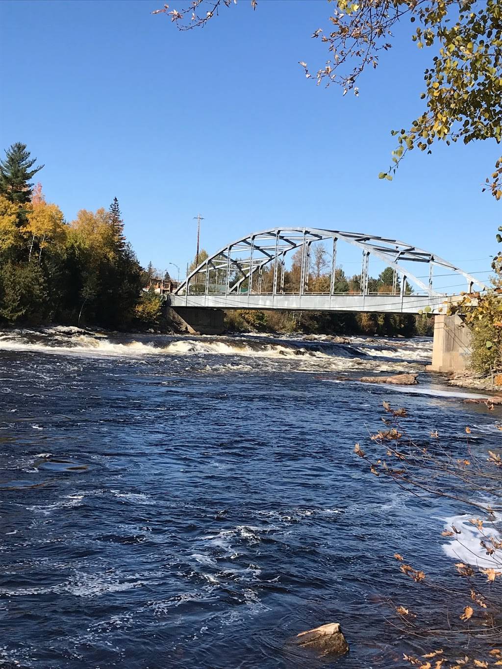 Casse-Croute Au Pignon Vert | meal takeaway | 1247 Trans-Canada Hwy, Grand-Remous, QC J0W 1E0, Canada | 8194382012 OR +1 819-438-2012