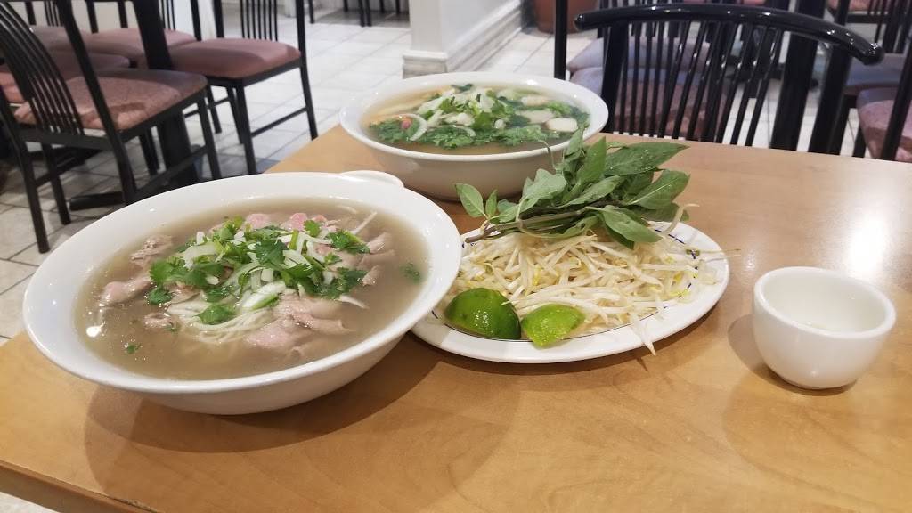 Pho Dau Bo Restaurant | restaurant | 1525 Bristol Rd W, Mississauga, ON L5M 4Z1, Canada | 9058129878 OR +1 905-812-9878