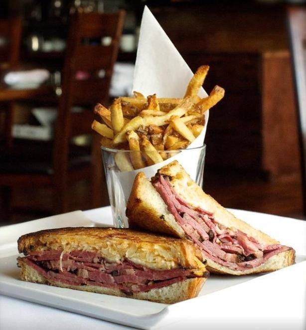 Federal American Grill | restaurant | 510 Shepherd Dr, Houston, TX 77007, USA | 7138637777 OR +1 713-863-7777