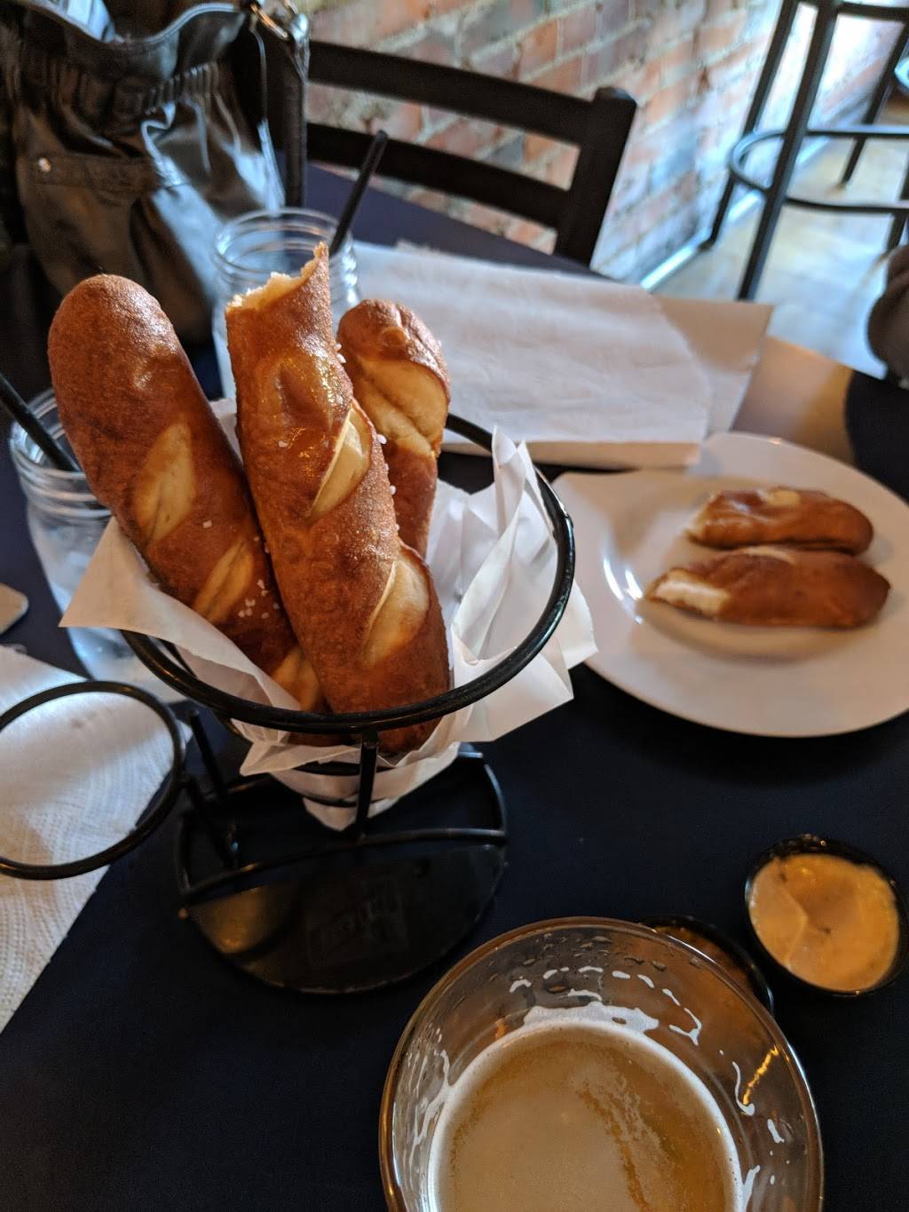 The Morehouse | restaurant | 4054 Erie St, Willoughby, OH 44094, USA | 4405278819 OR +1 440-527-8819