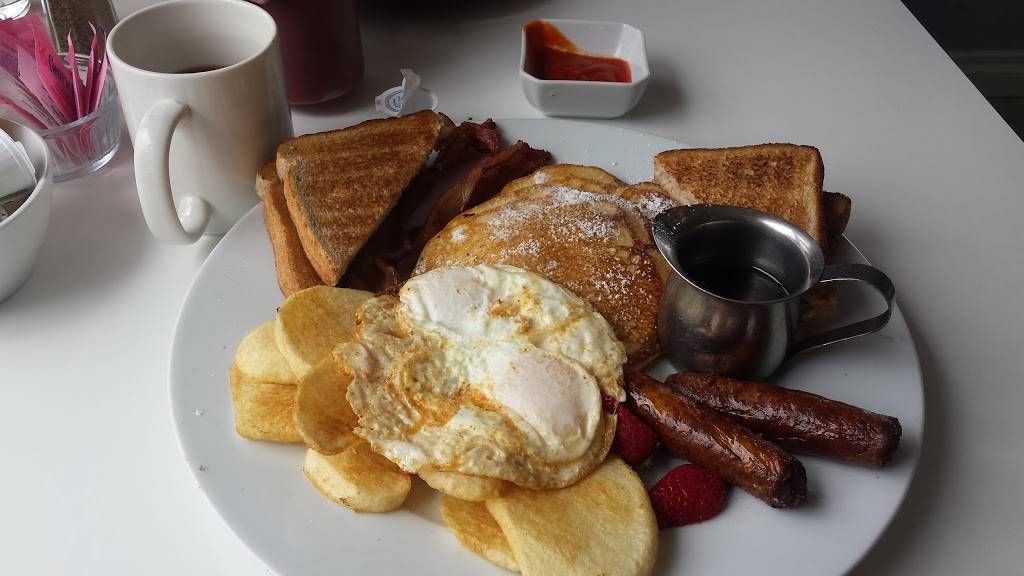 Crawfords Lakeside Café | restaurant | 125 Mill St S, Port Hope, ON L1A 2S8, Canada | 9058858093 OR +1 905-885-8093