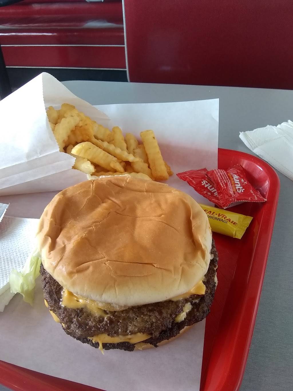 Hometown Burger | restaurant | 3436 Roosevelt Ave, San Antonio, TX 78214, USA | 2109288646 OR +1 210-928-8646