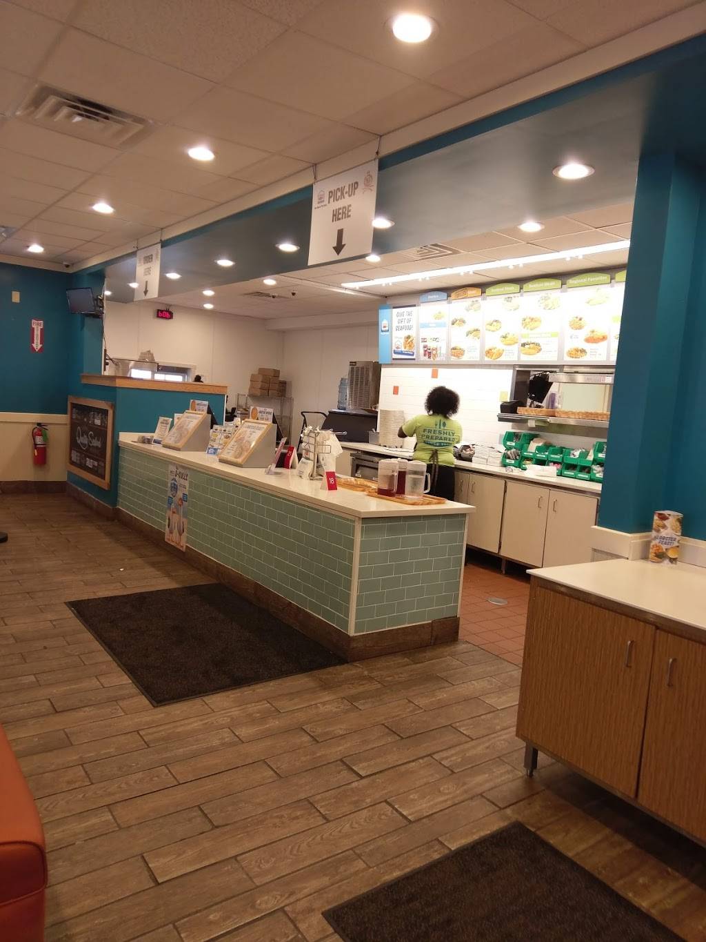 Captain Ds | restaurant | 7320 Good Hope Rd, Milwaukee, WI 53223, USA | 4142060439 OR +1 414-206-0439