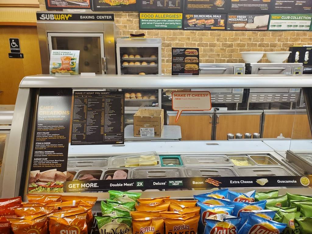 Subway | restaurant | 520-528 W Central St, Franklin, MA 02038, USA | 5085280345 OR +1 508-528-0345