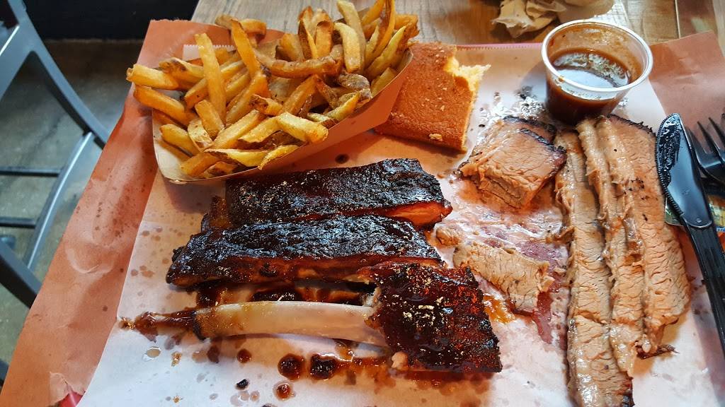 Black Hog BBQ Bar | restaurant | 118 S Market St, Frederick, MD 21701, USA | 3016629090 OR +1 301-662-9090