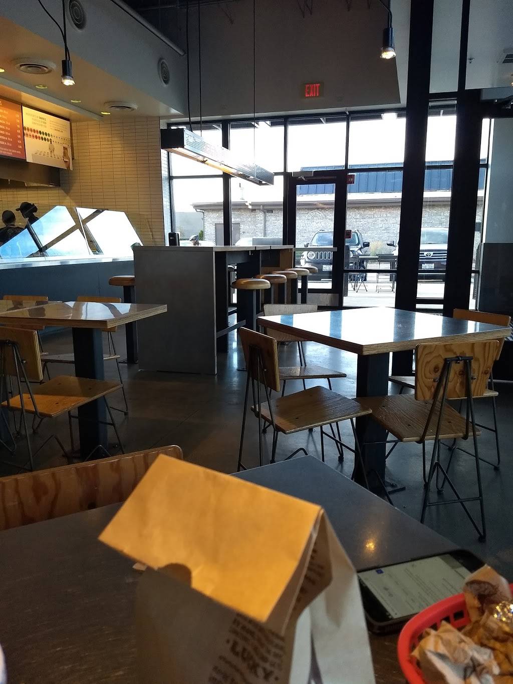 Chipotle Mexican Grill | restaurant | 7150 McCormick Blvd, Lincolnwood, IL 60712, USA | 8473240826 OR +1 847-324-0826