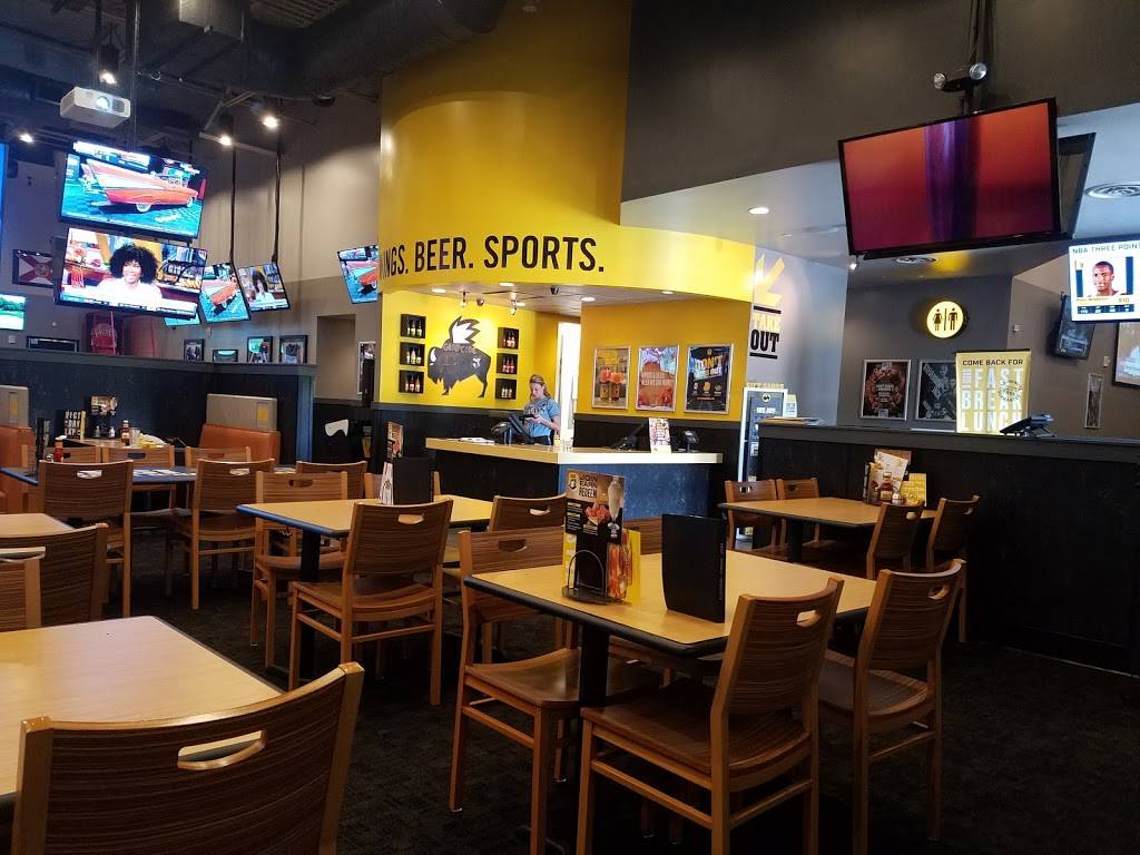 Buffalo Wild Wings | restaurant | 2465 S Hwy 27, Clermont, FL 34714, USA | 3525362500 OR +1 352-536-2500