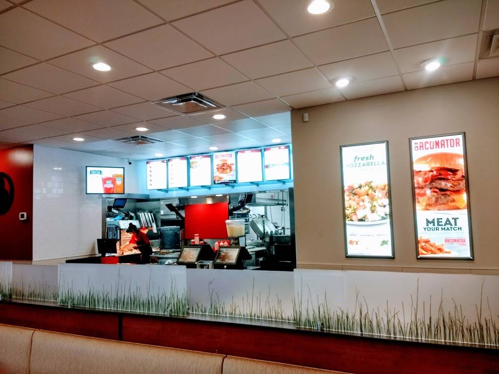 Wendys | restaurant | 4840 Sugarloaf Pkwy, Lawrenceville, GA 30044, USA | 7706825558 OR +1 770-682-5558