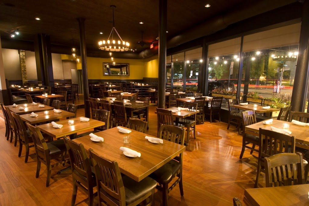 Hutch American Bistro | restaurant | 3301 N Clark St, Chicago, IL 60657, USA | 7732481155 OR +1 773-248-1155