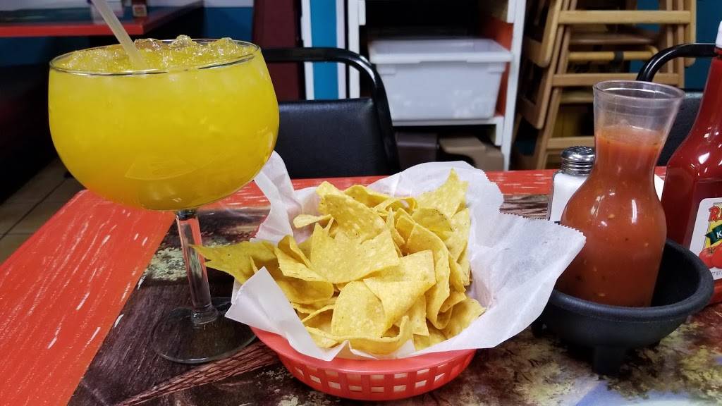 Las Flores | restaurant | 125 E High St, Rockwell City, IA 50579, USA | 7122975008 OR +1 712-297-5008