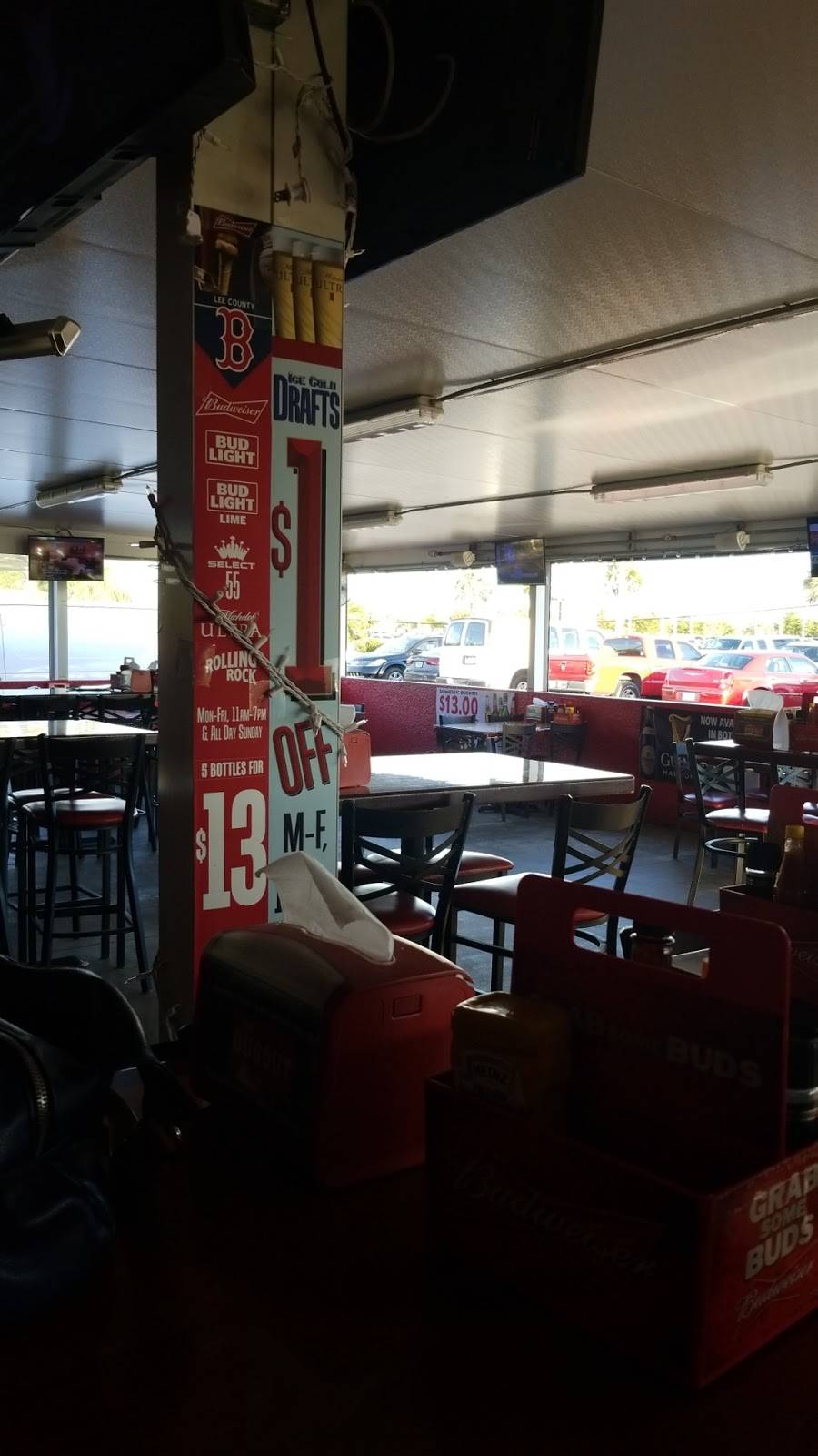 The Dugout Sports Bar & Grill | restaurant | 35 NE Pine Island Rd, Cape Coral, FL 33909, USA | 2394581388 OR +1 239-458-1388