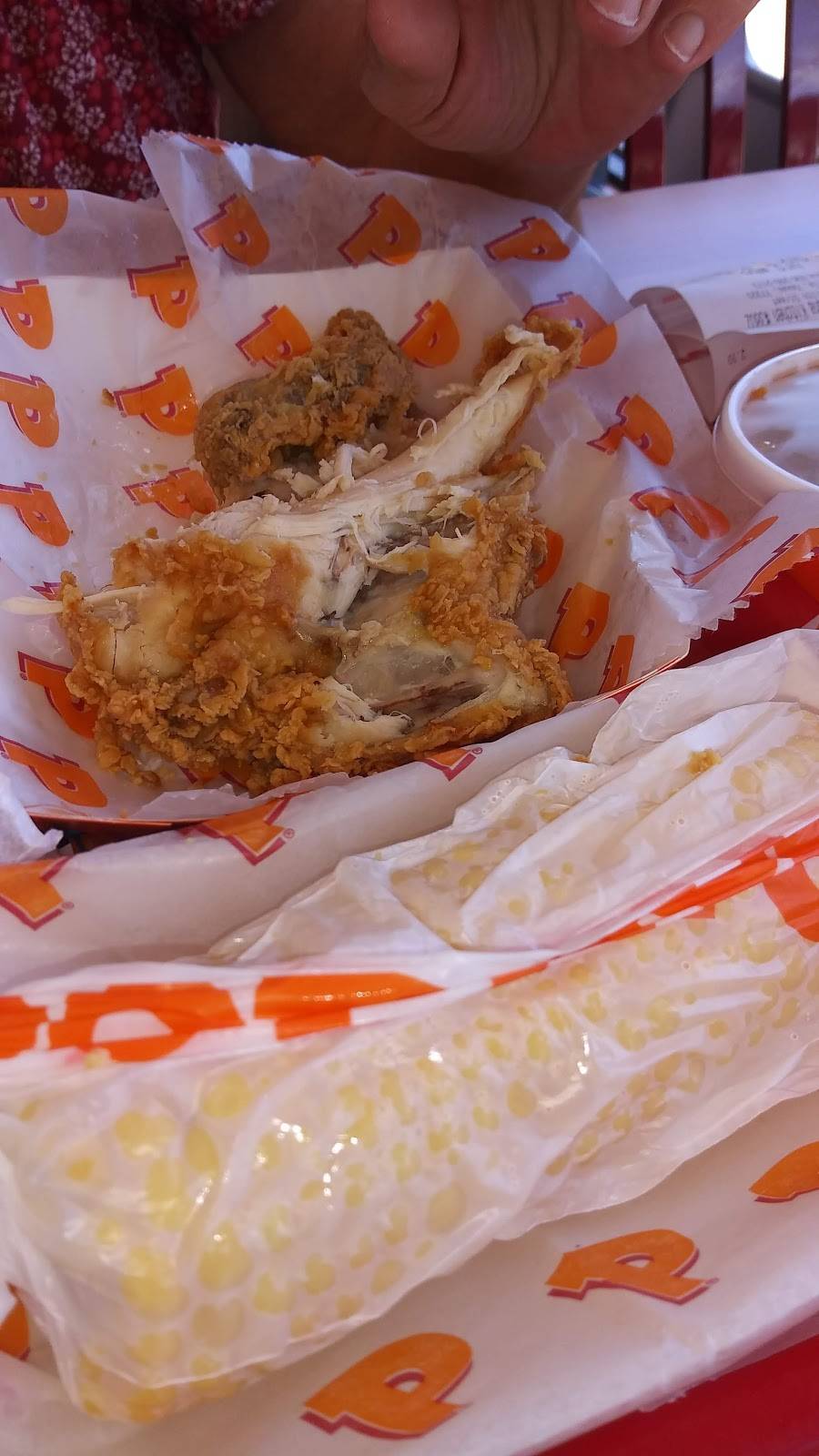 Popeyes Louisiana Kitchen | restaurant | 2032 11th St, Huntsville, TX 77340, USA | 9362952173 OR +1 936-295-2173