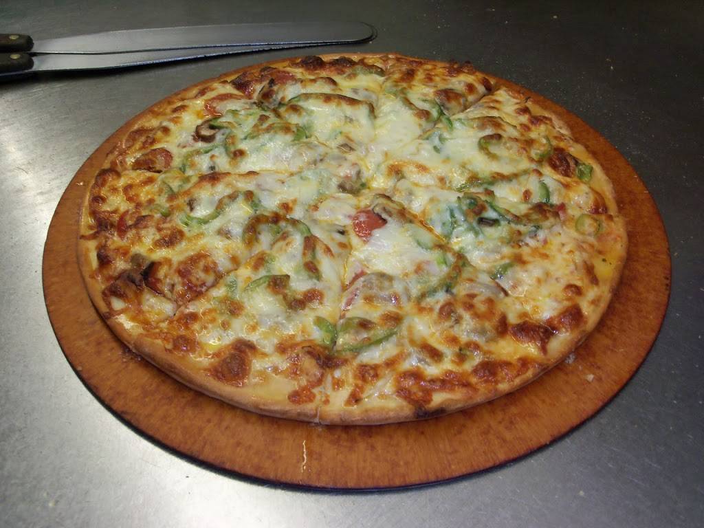 Friendly Pizza | restaurant | 216 Russells Mills Rd, Dartmouth, MA 02748, USA | 5089965511 OR +1 508-996-5511