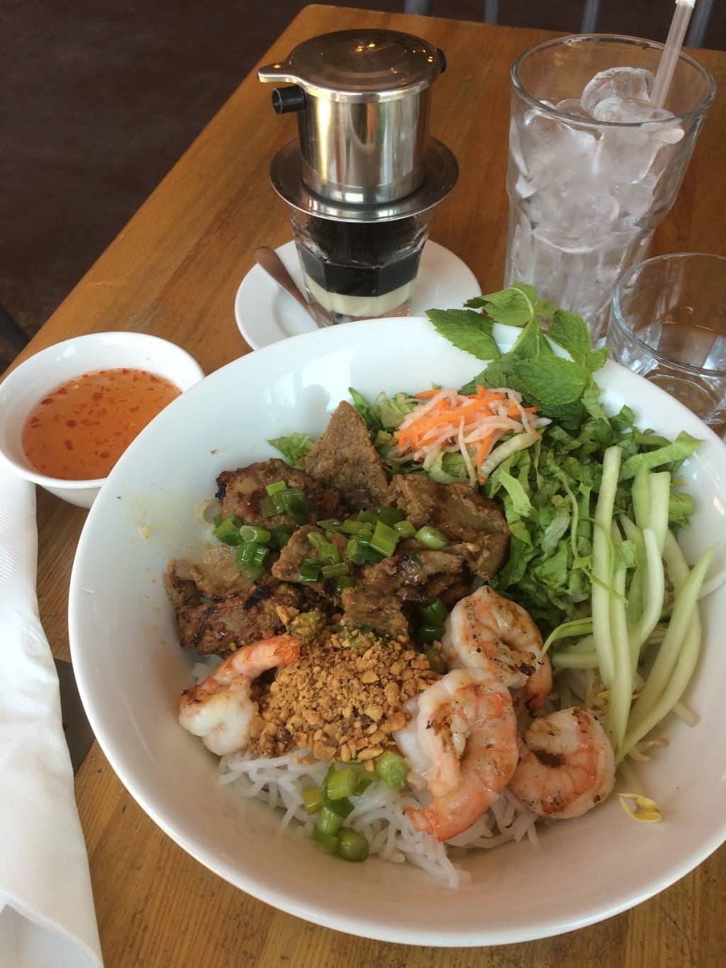 Blossom Vietnamese Restaurant | restaurant | 451 Gin Ling Way, Los Angeles, CA 90012, USA | 2136268345 OR +1 213-626-8345