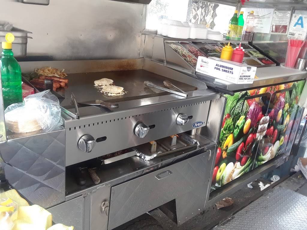 VIP Hot Dogs | restaurant | 883 E Pico Blvd, Los Angeles, CA 90021, USA | 3236299042 OR +1 323-629-9042