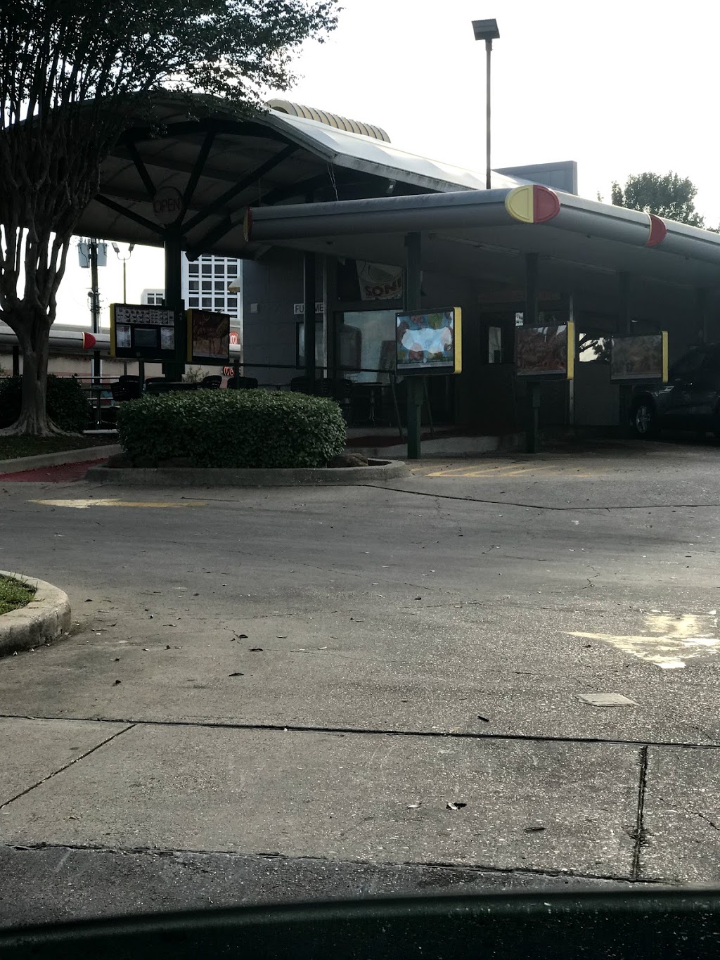 Sonic Drive-In | restaurant | 5902 Hillcroft St, Houston, TX 77036, USA | 7139531311 OR +1 713-953-1311