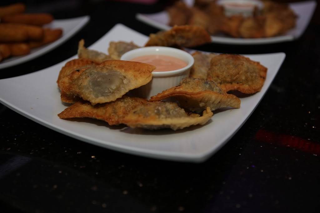 Knockout Sports Bar & Grill | night club | 4 Market St, Passaic, NJ 07055, USA | 9739286902 OR +1 973-928-6902