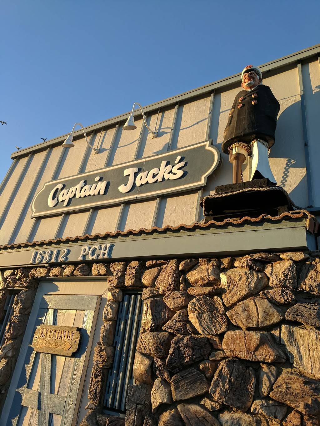 Captain Jacks | night club | 16812 Pacific Coast Hwy, Sunset Beach, CA 90742, USA | 5625922514 OR +1 562-592-2514