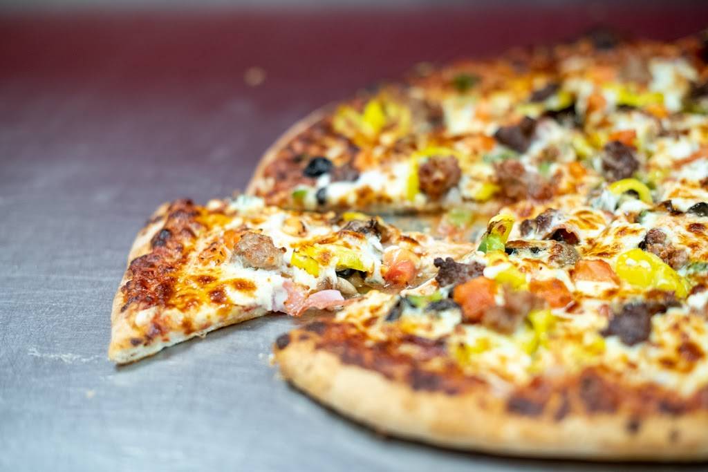 Chubbys Pizza | restaurant | 215 Lincoln Ave, Charleston, IL 61920, USA | 2173485454 OR +1 217-348-5454