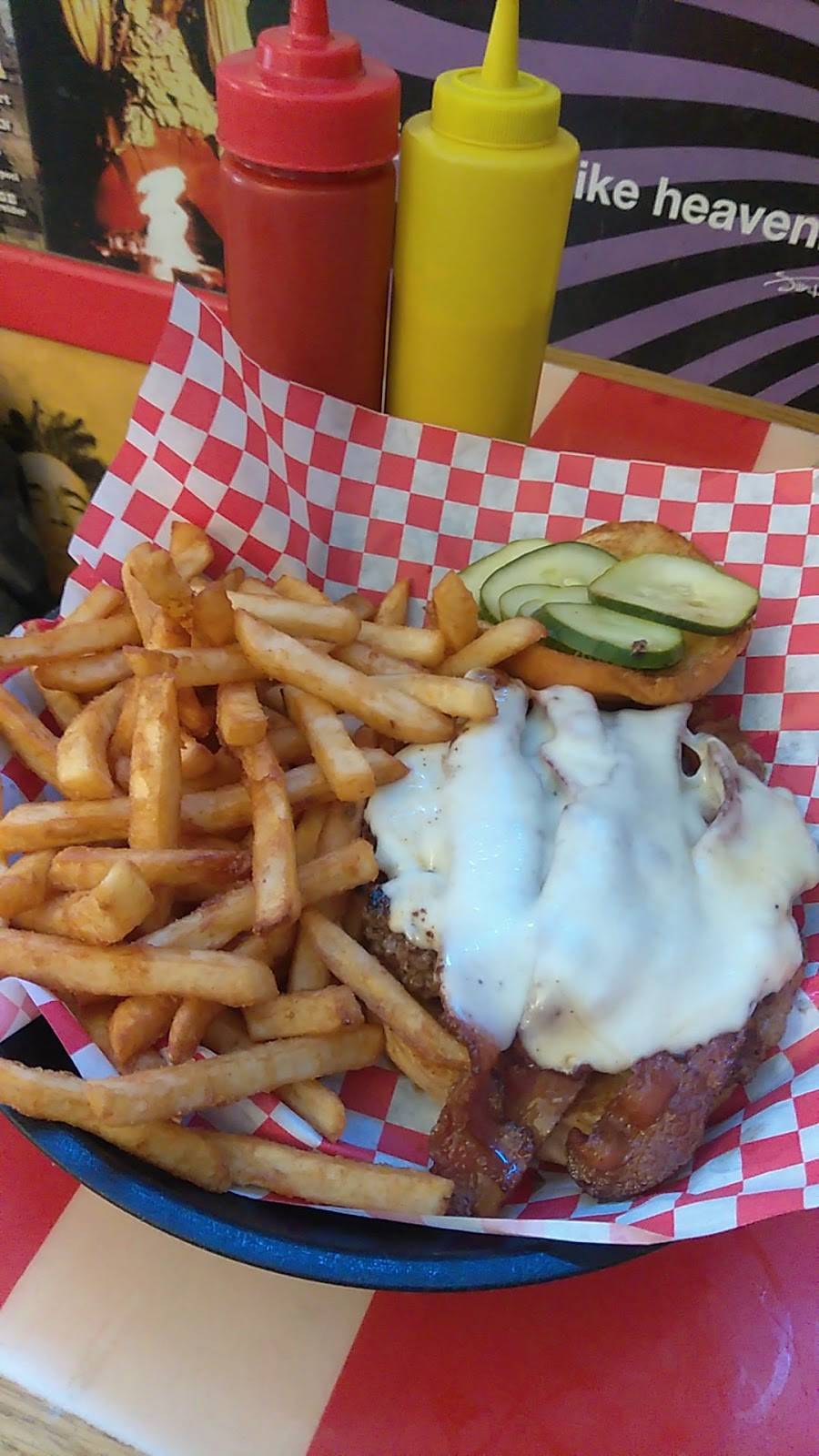 River Rock Cafe | restaurant | 614 E Midland St #4729, Bay City, MI 48706, USA | 9898945500 OR +1 989-894-5500