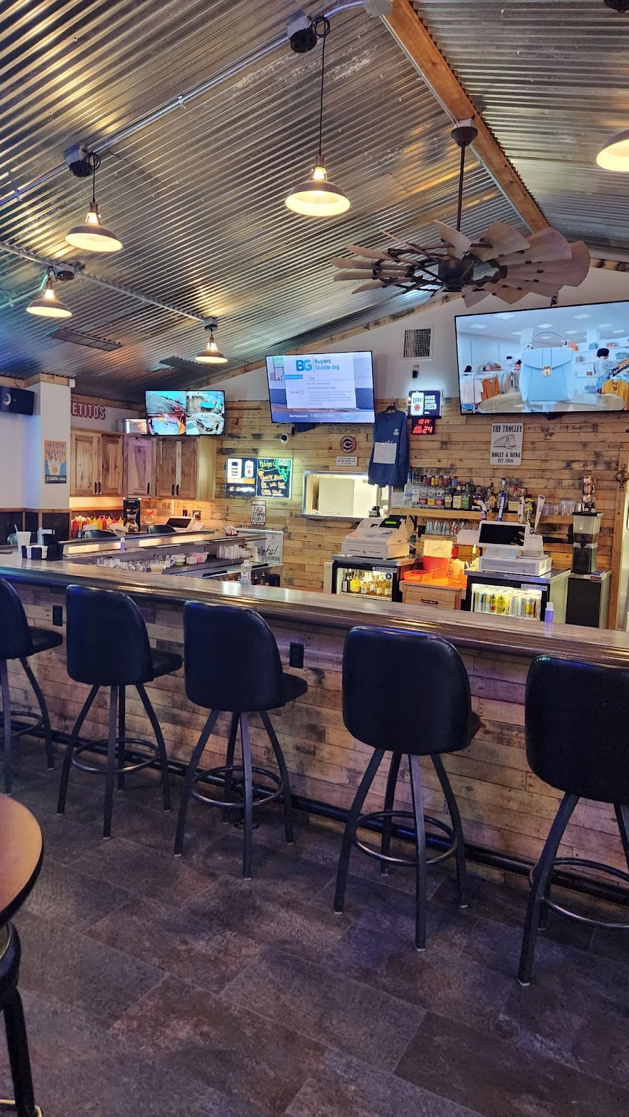 The Trolley | restaurant | 2411 W Farmington Rd, West Peoria, IL 61604, USA | 3096374722 OR +1 309-637-4722