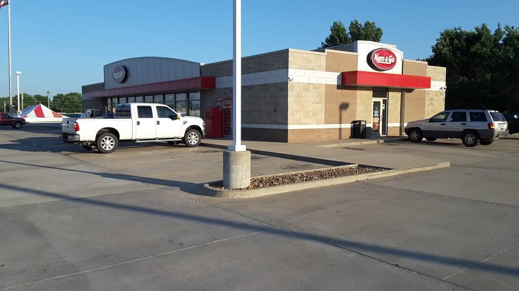 Kum & Go | meal takeaway | 900 E Mt Vernon Blvd, Mt Vernon, MO 65712, USA | 4174610762 OR +1 417-461-0762