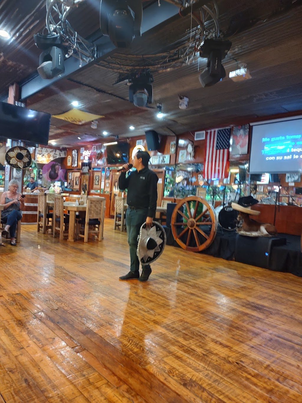 El Barrilon | restaurant | 6918 W Expy 83 #2, Mission, TX 78574, USA | 9565757342 OR +1 956-575-7342