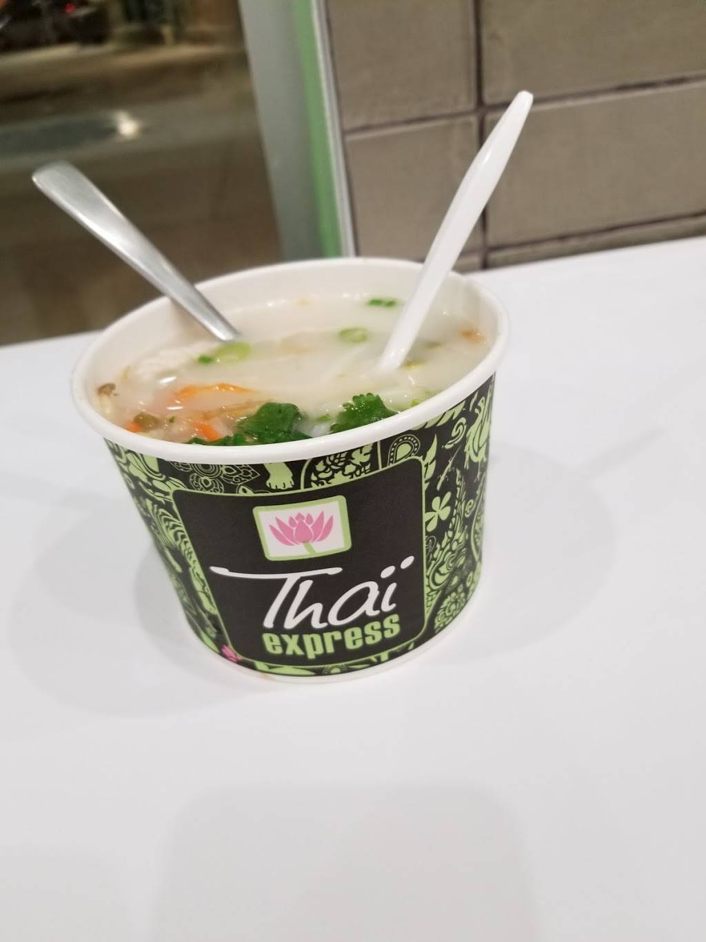 Thai Express | restaurant | 1600 Heron Rd, Ottawa, ON K1V 2P5, Canada | 6132605888 OR +1 613-260-5888