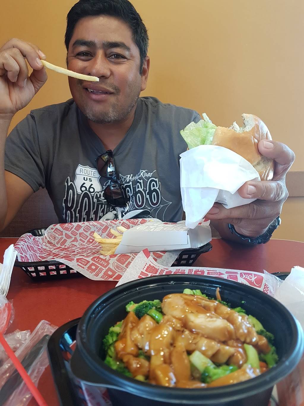 Jack in the Box | restaurant | 1405 W Olive Ave, Fresno, CA 93728, USA | 5594761902 OR +1 559-476-1902