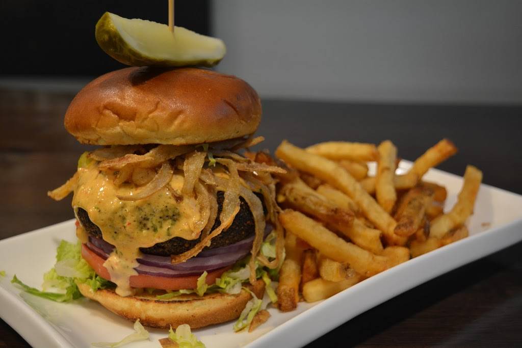 Harvest Plates & Pints | restaurant | 2 Montgomery Village Ave, Gaithersburg, MD 20879, USA | 2402381103 OR +1 240-238-1103