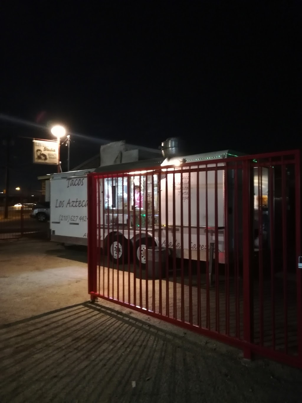 Tacos los aztecas | restaurant | 5634 Old Pearsall Rd, San Antonio, TX 78242, USA | 2106274424 OR +1 210-627-4424