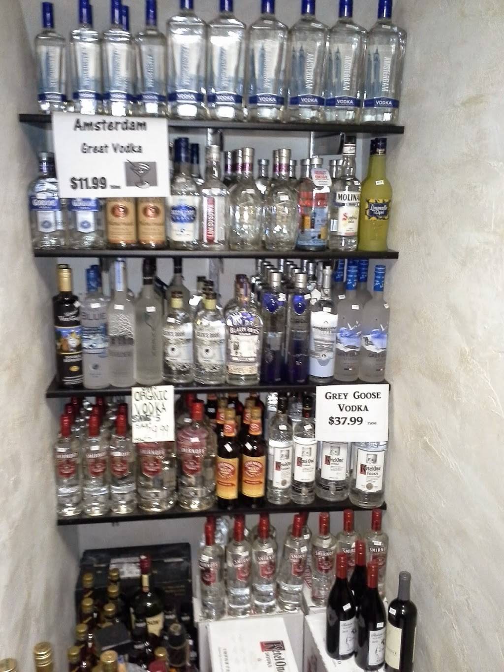 Deli Boutique Wine & Spirits | cafe | 2318 N Clark St, Chicago, IL 60614, USA | 7738809820 OR +1 773-880-9820