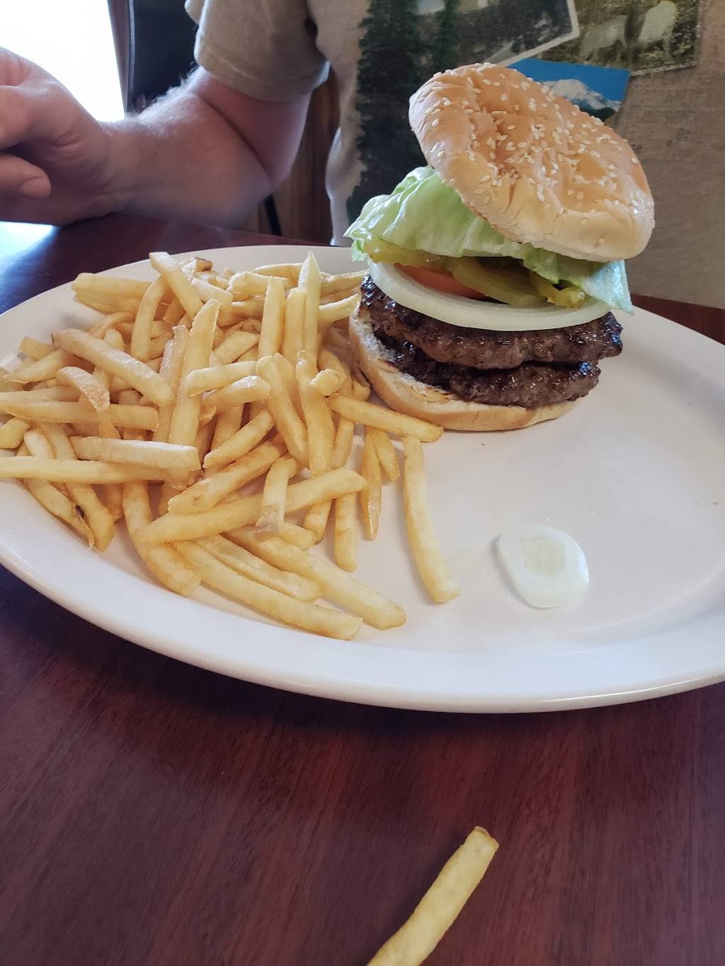 Hugos Family Restaurant | restaurant | 543 W Main St, Jenks, OK 74037, USA | 9182984483 OR +1 918-298-4483